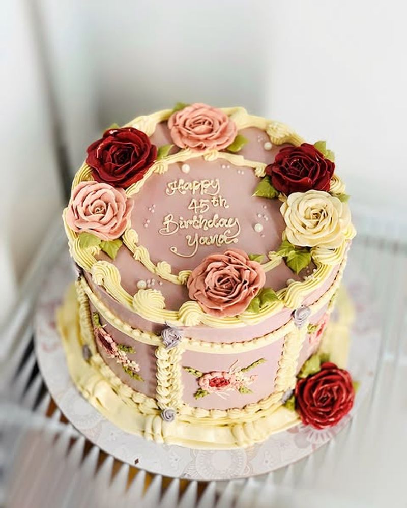Vintage Rose Piping Cake