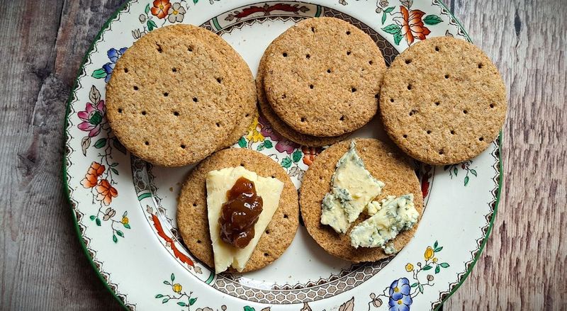 Digestive Biscuits with Butter