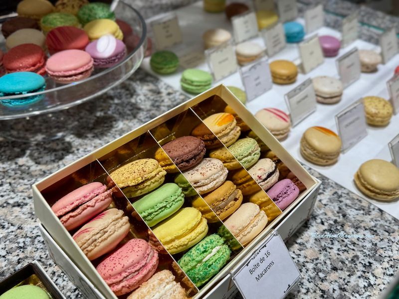 Macarons (France)