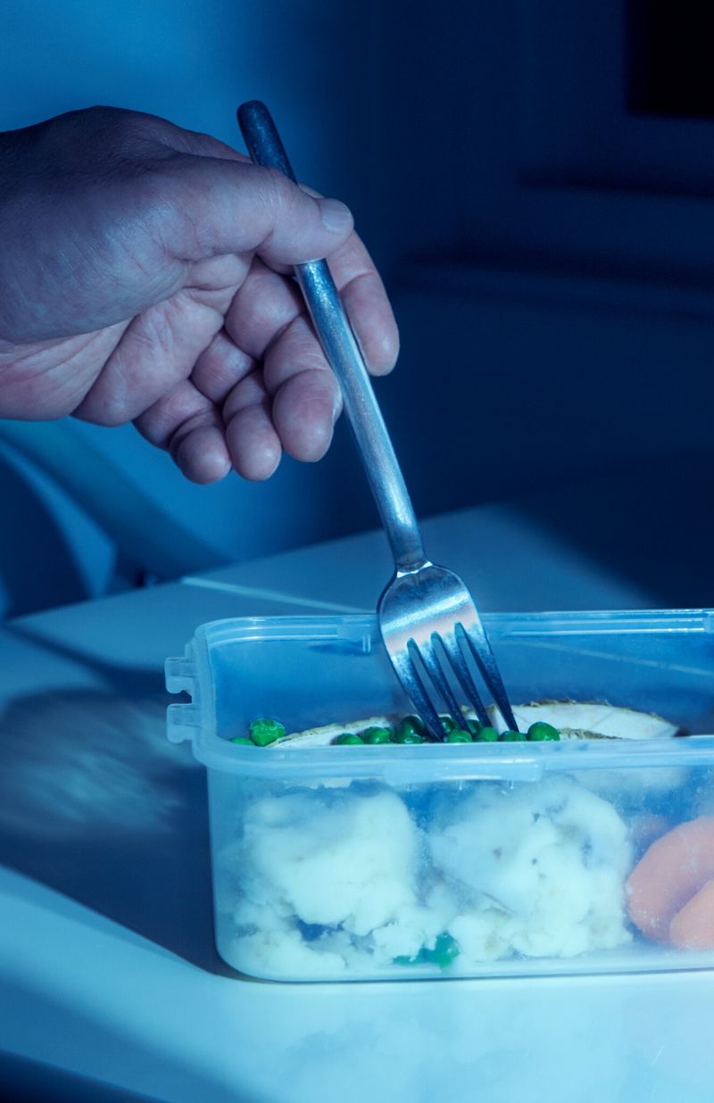 Eating Very Late At Night Causes Weight Loss