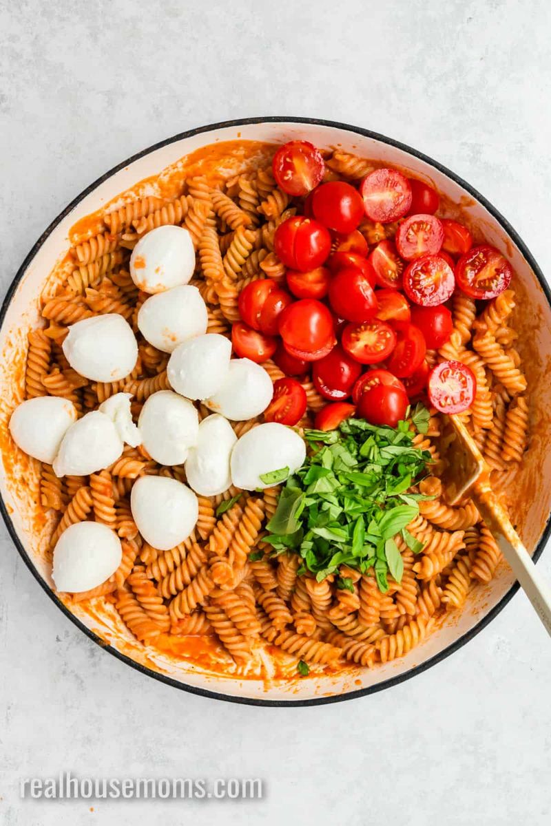 Caprese Pasta with Cherry Tomatoes