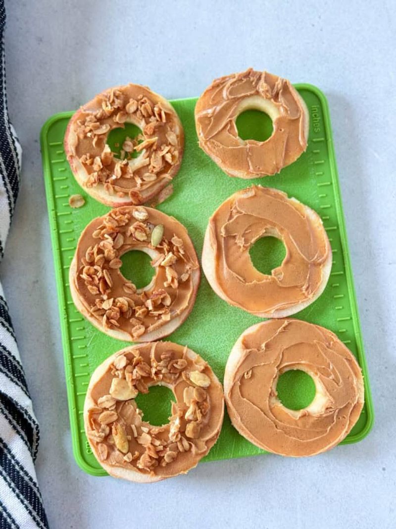 Apple Slices With Peanut Butter