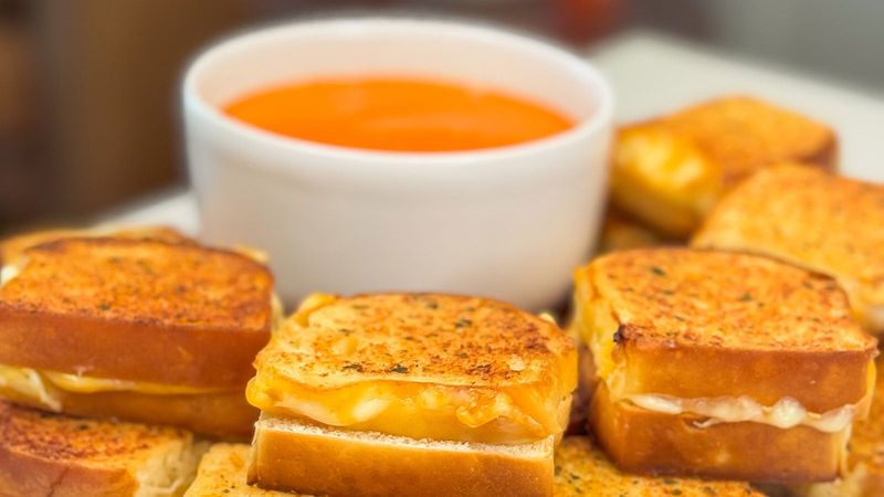 Mini Grilled Cheese Bites