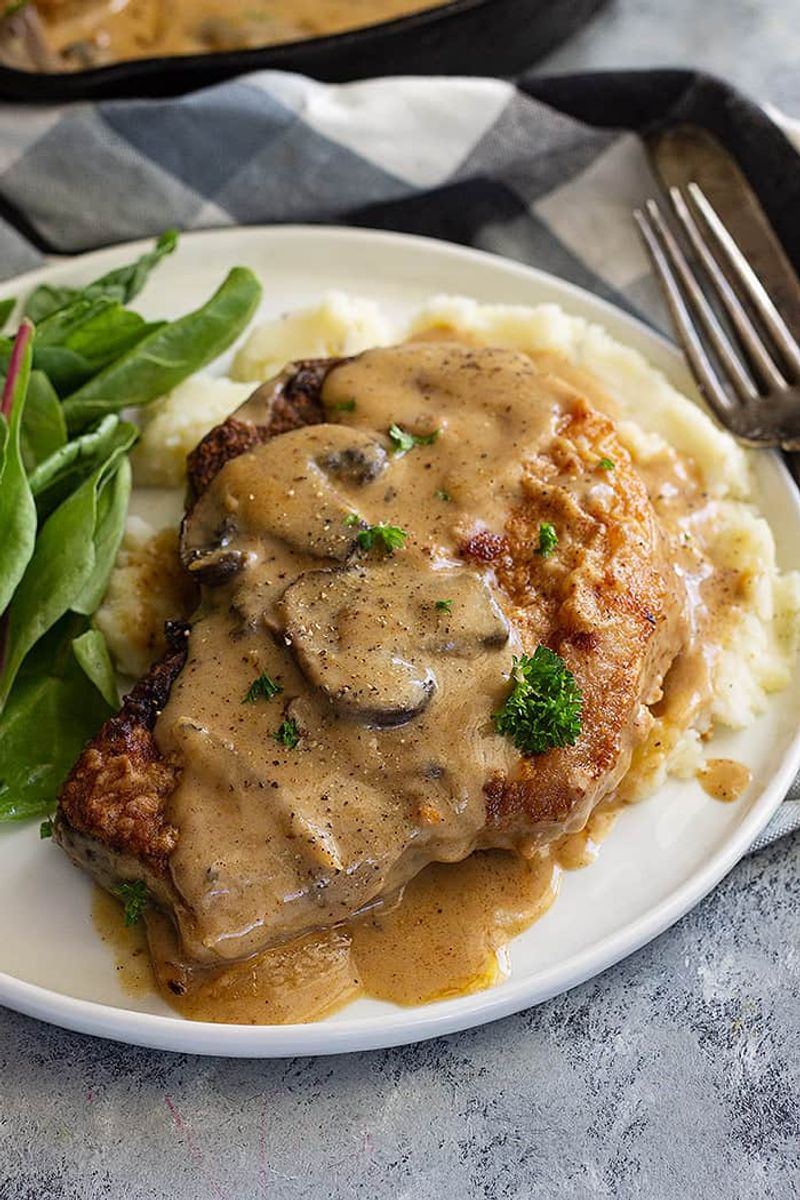 Pan-Fried Pork Chops with Gravy