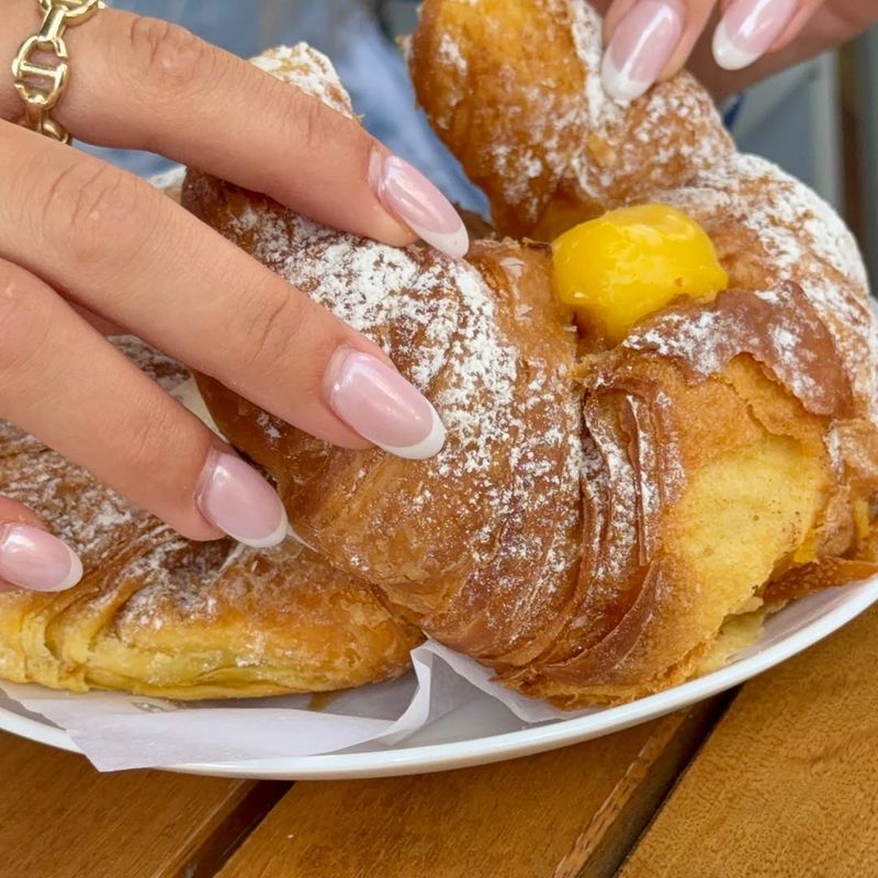 Pastry Filled with Custard (Crema)
