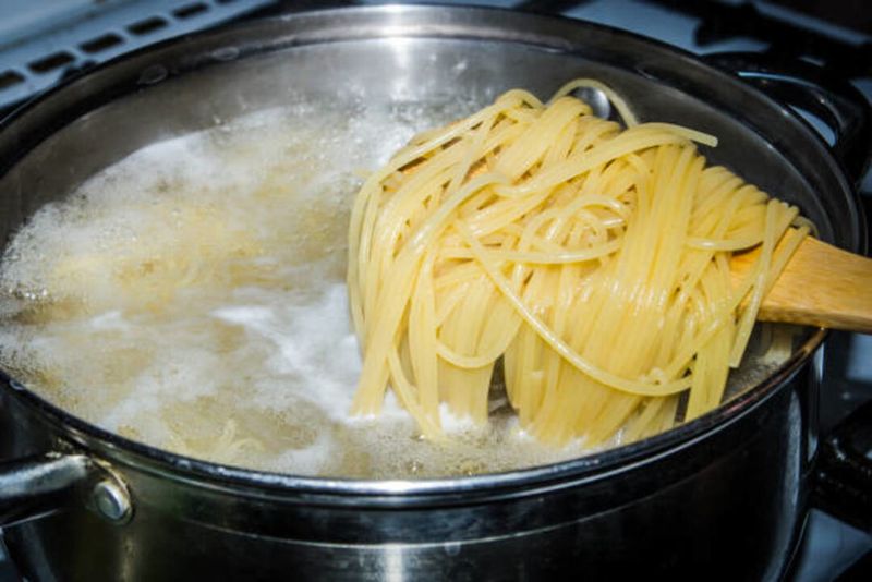 Use Pasta Water to Thicken Sauces (Italy)