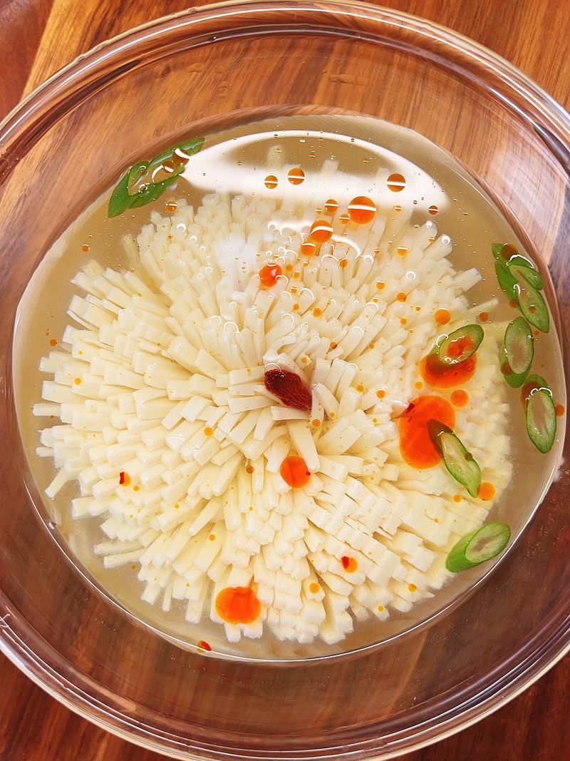 Chrysanthemum in Chinese Hot Pot