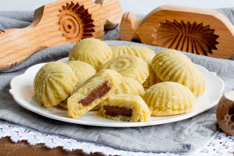 Lebanese Maamoul with Dates