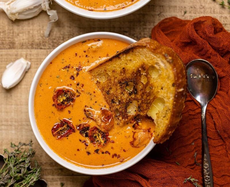 Roasted Tomato and Garlic Soup