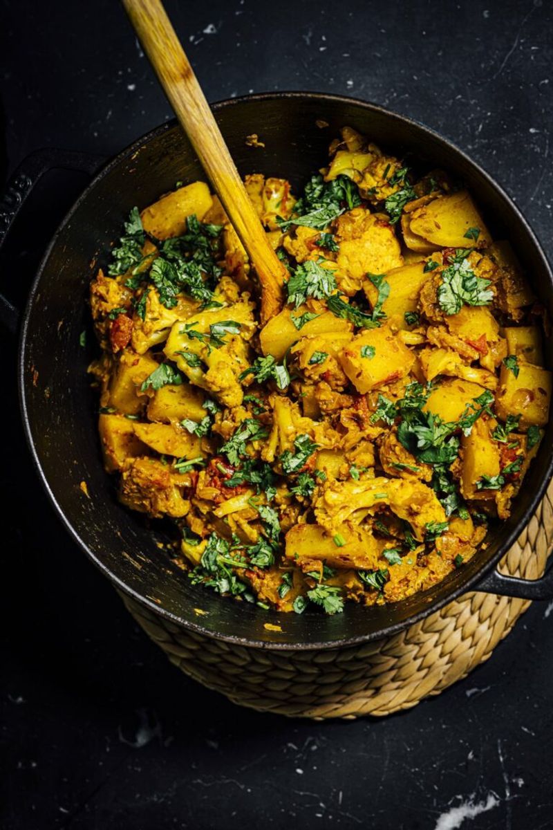 Aloo Gobi (Potato and Cauliflower Stir-Fry)