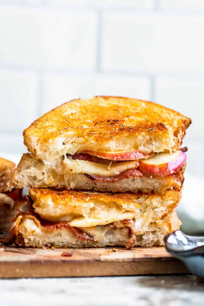 Cheddar Apple Grilled Cheese