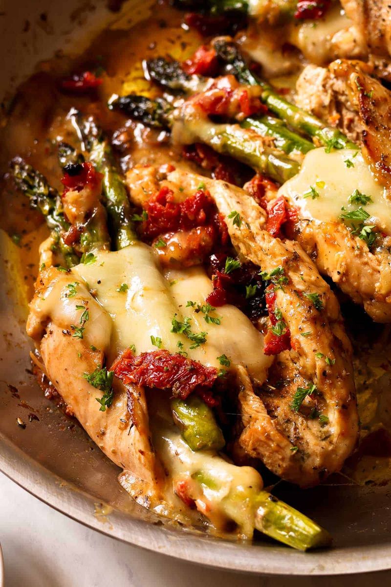 Pan-Seared Chicken With Asparagus And Sun-Dried Tomatoes