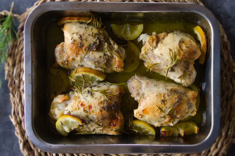 Pollo al Horno con Limon y Hierbas (Lemon Herb Baked Chicken)
