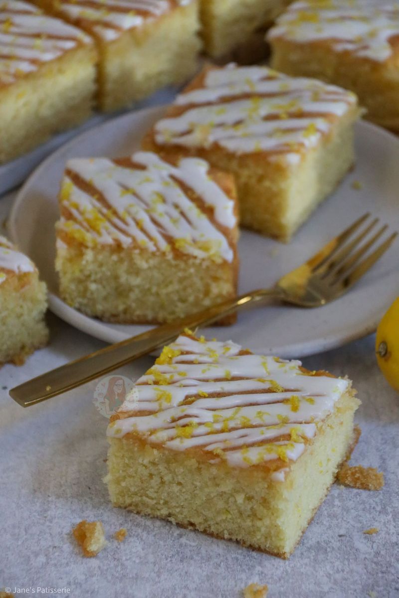 Lemon Drizzle Traybake