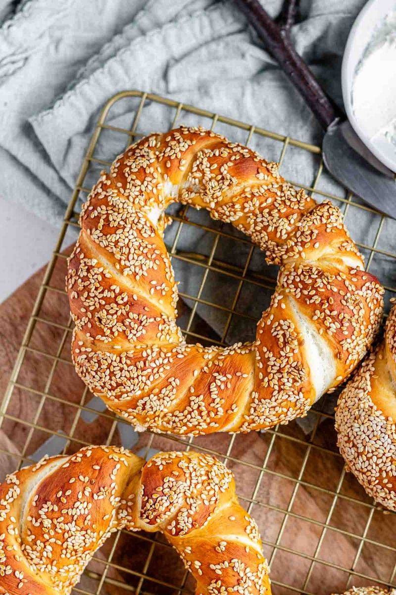 Simit (Turkish Sesame Bread Ring)