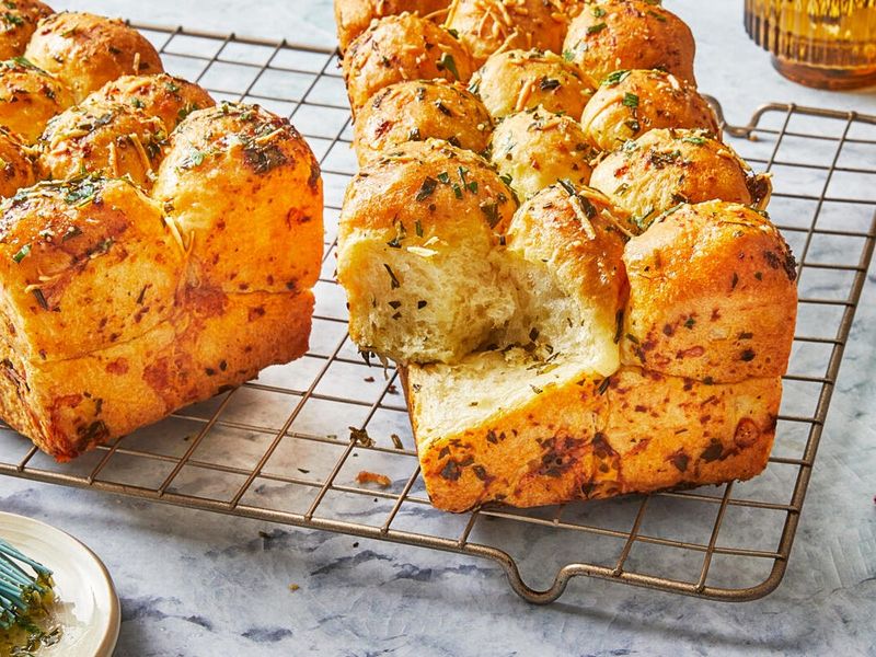 Garlic Parmesan Pull-Apart Bread
