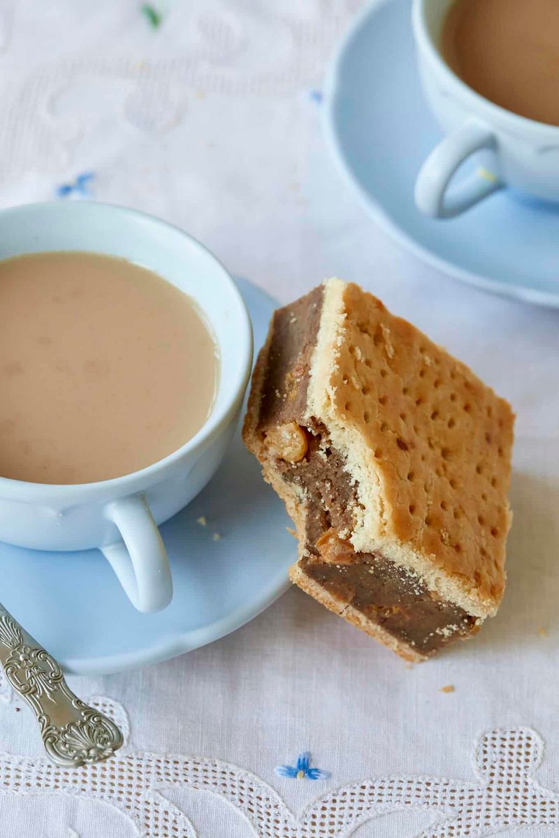 Gur Cake