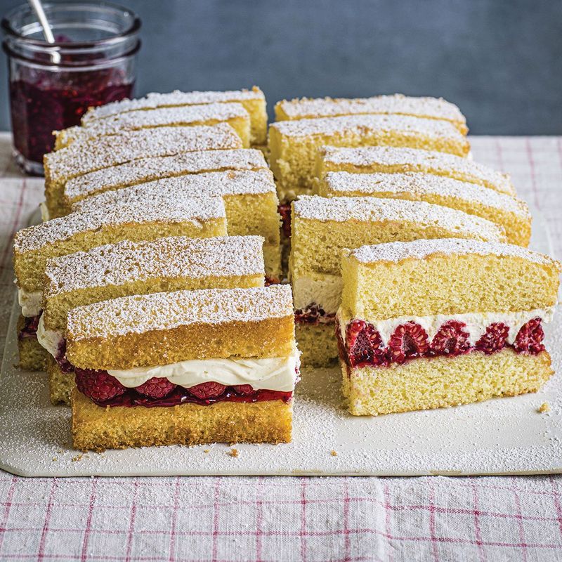 Victoria Sponge Traybake
