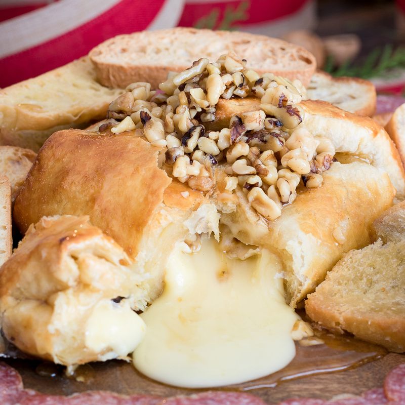 Baked Brie with Honey and Walnuts