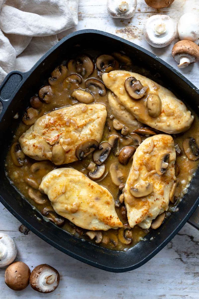 Hähnchen mit Pilzen (Chicken with Wild Mushrooms)