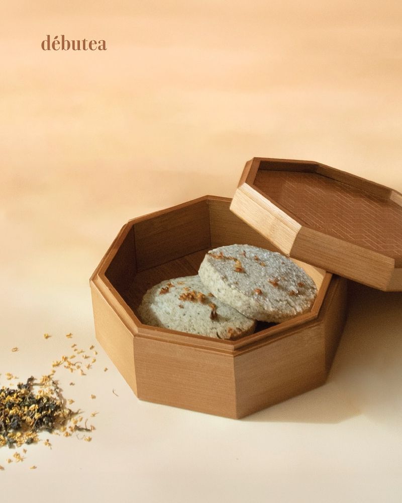 Osmanthus Oolong Tea with Almond Cookies