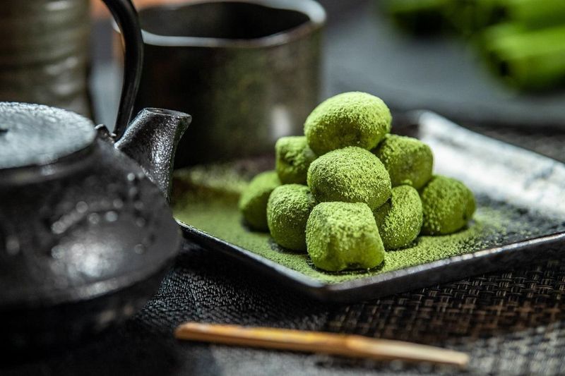 Gyokuro Green Tea with Matcha Mochi