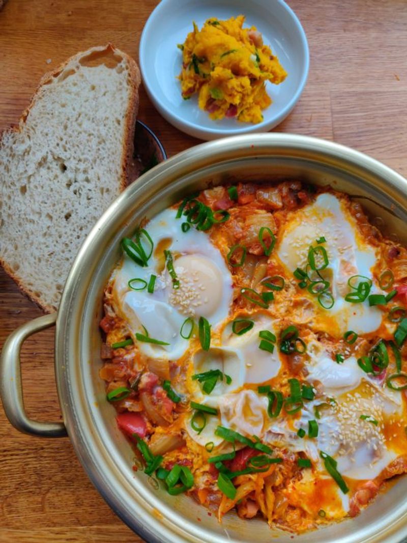 Kimchi Shakshuka