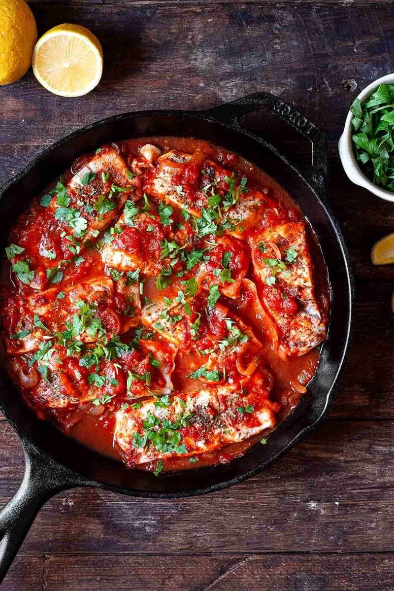 Psari Plaki (Greek Baked Fish with Tomatoes)