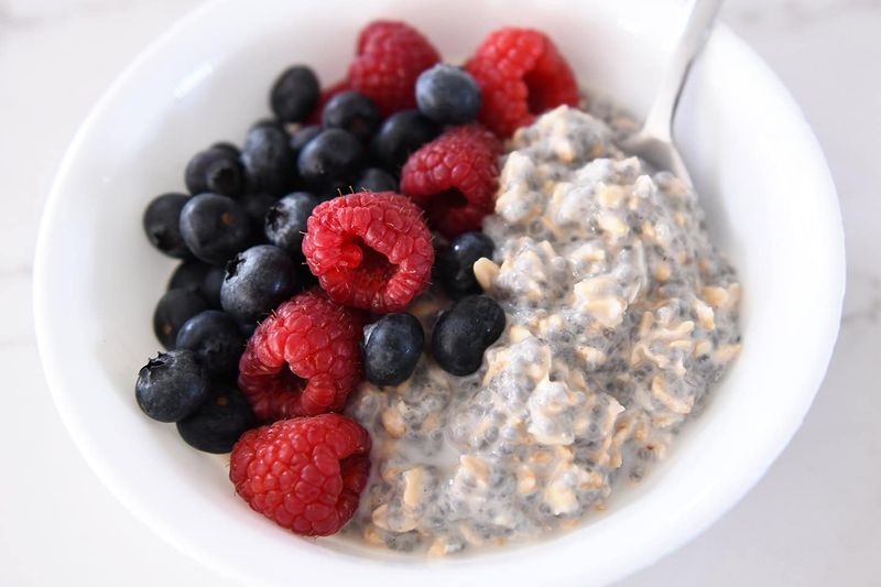 Overnight Oats with Chia Seeds and Berries