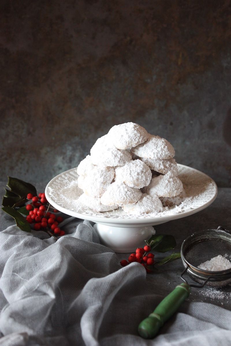 Kourabiedes (Greek Butter Cookies)