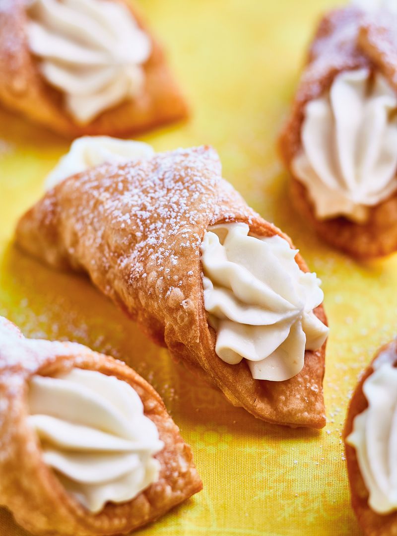 Cannoli with Mascarpone Filling