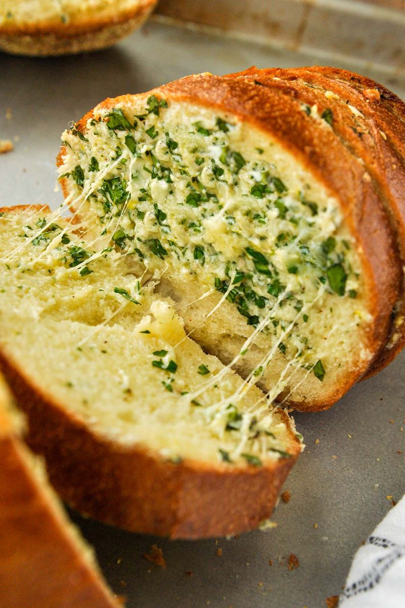 Mozzarella-Filled Garlic Bread