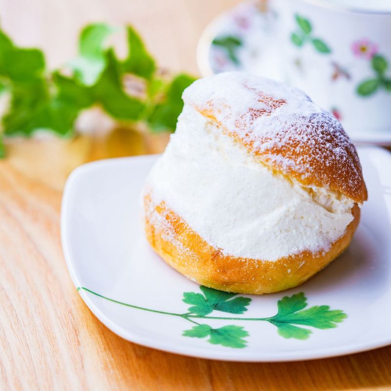 Maritozzo (Cream-Stuffed Bun)