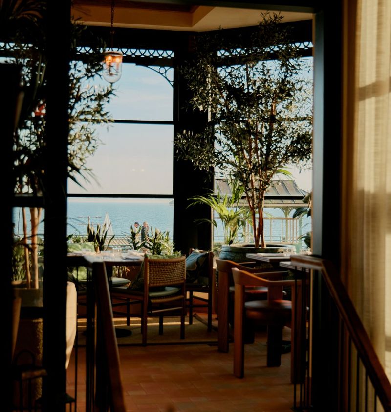 The Longshore, Brighton