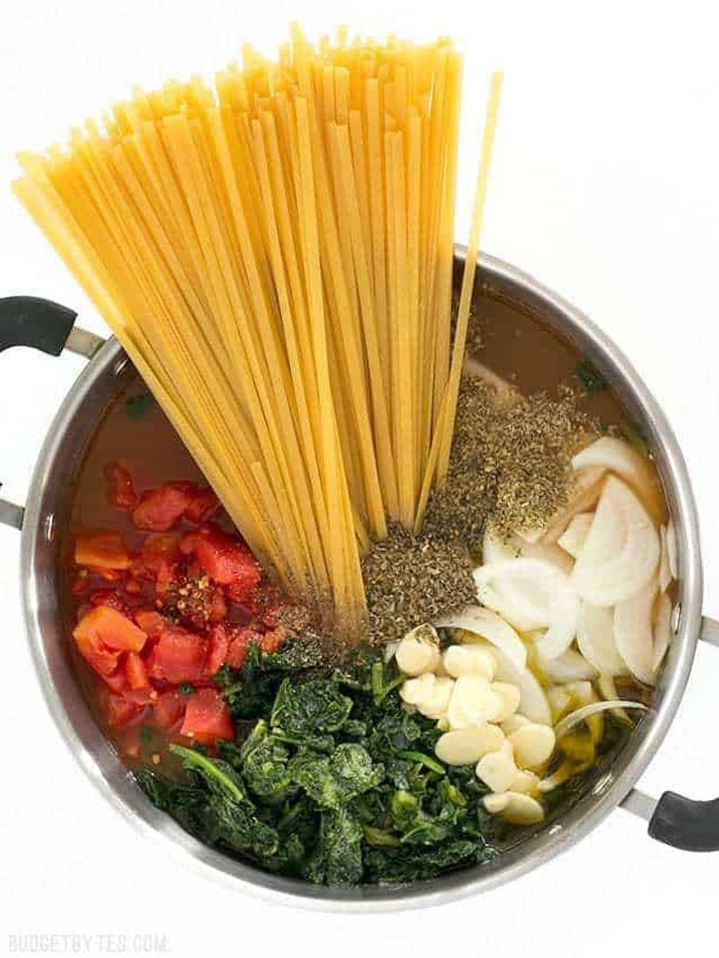One-Pot Pasta with Spinach and Garlic