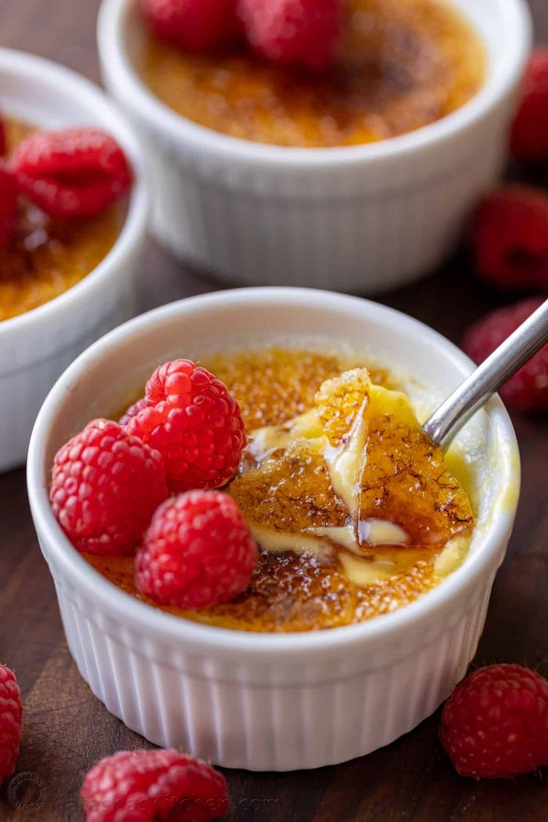 Crème Brûlée with a Crackable Caramel Top