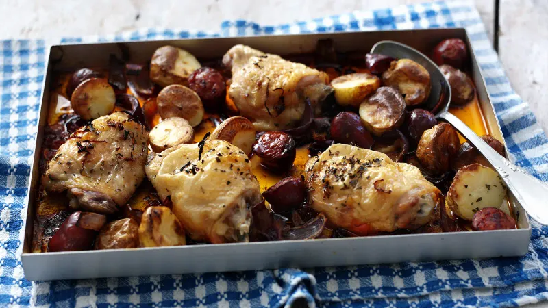 Pollo con Chorizo y Patatas (Chicken with Chorizo and Potatoes)