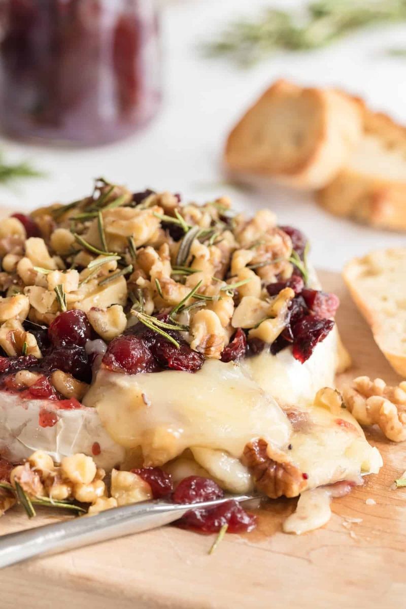 Baked Brie with Cranberry and Walnuts