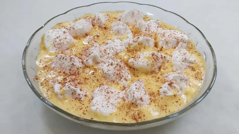 Farófias (Poached Meringues in Custard)