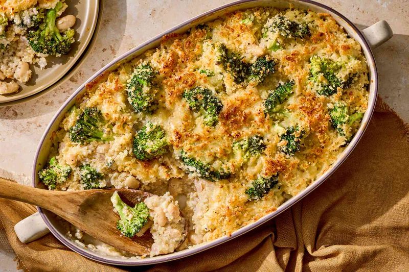 Baked Quinoa Casserole with Broccoli and Cheese
