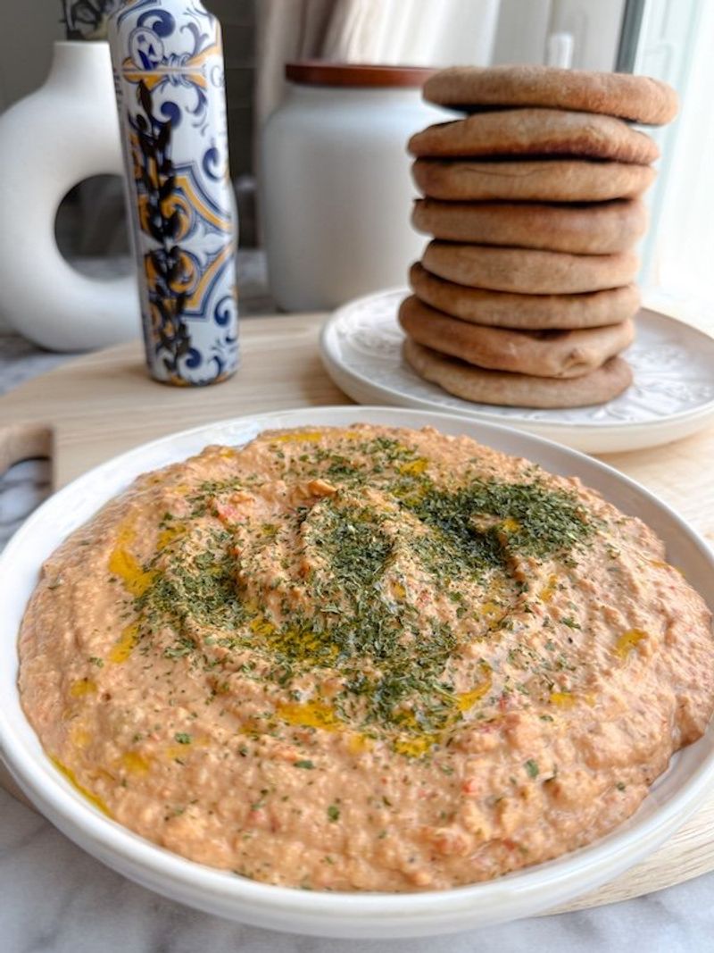 Hummus With Soft Pita Bread