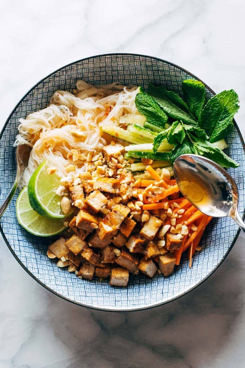 Vietnamese Noodle Salad with Lemongrass