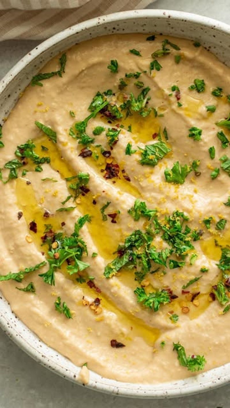 Roasted Garlic White Bean Hummus with Veggies