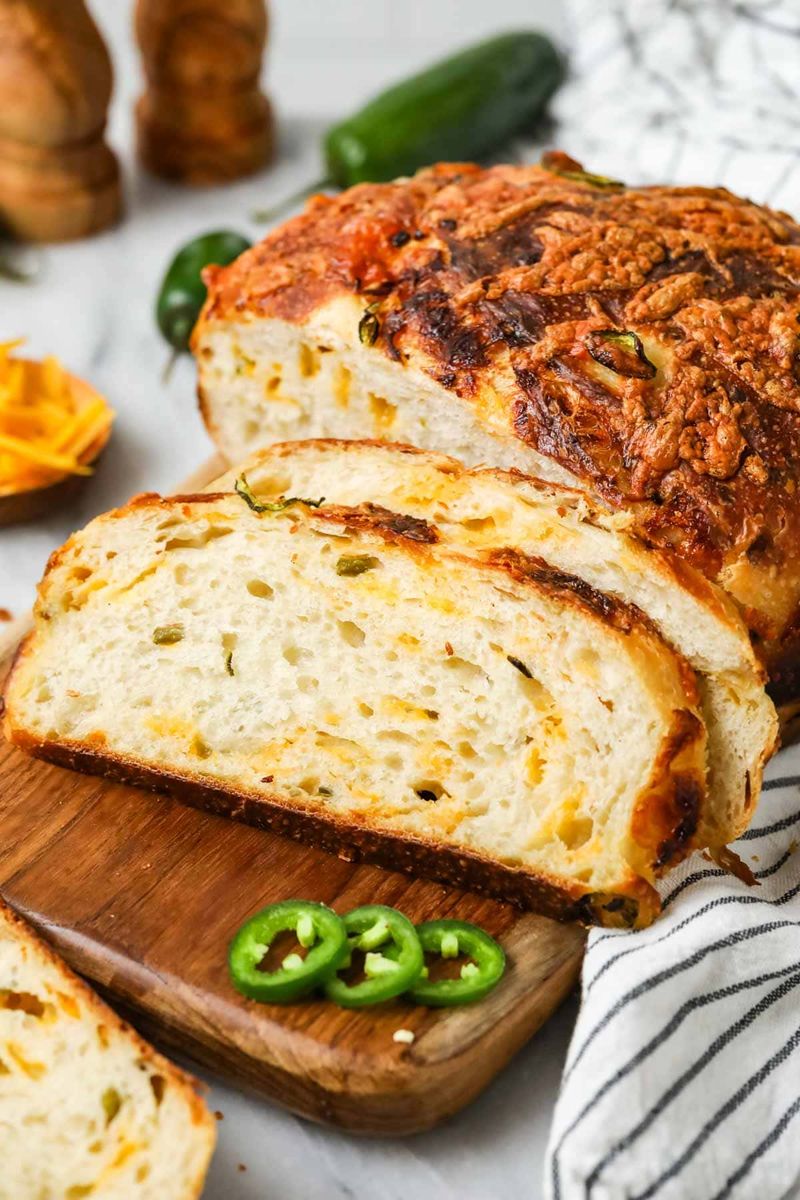 Jalape
no Cheddar Bread