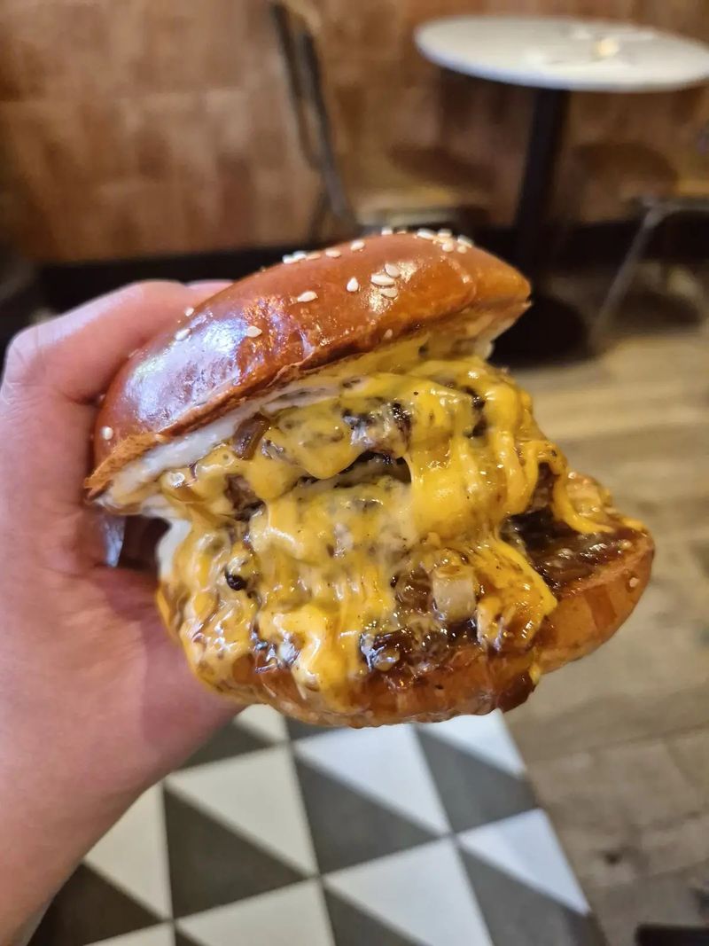 Burger & Beyond