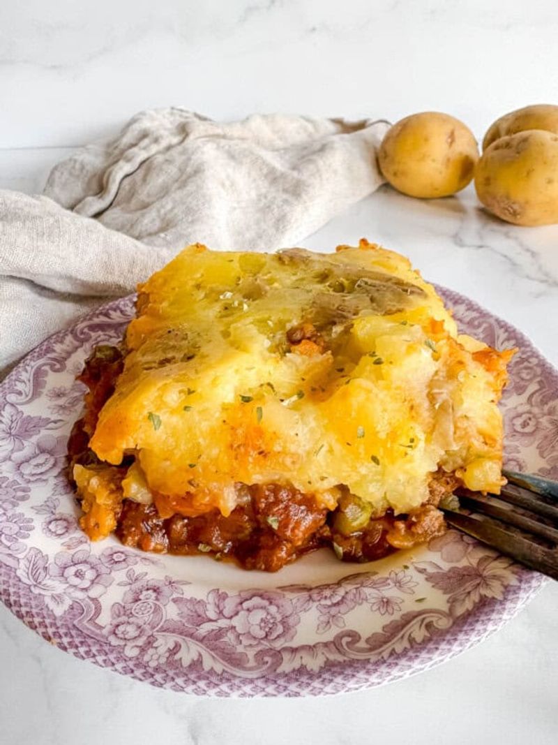 Shepherd's Pie With Ground Beef And Potato Topping