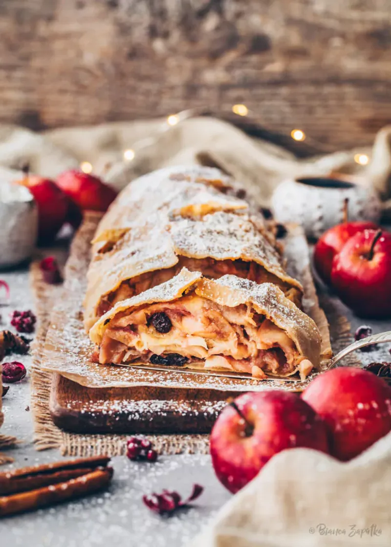 Apple Strudel (Apfelstrudel)
