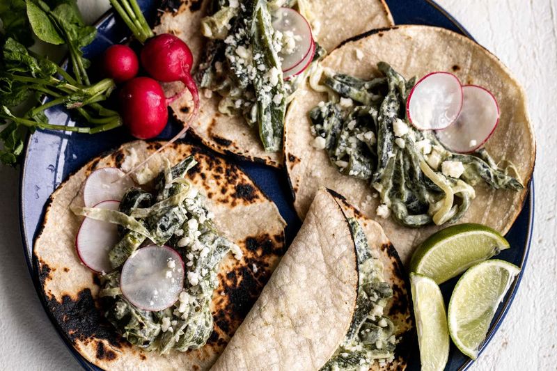 Tacos de Rajas con Crema