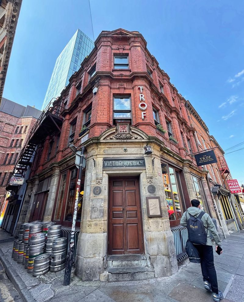 Trof, Manchester