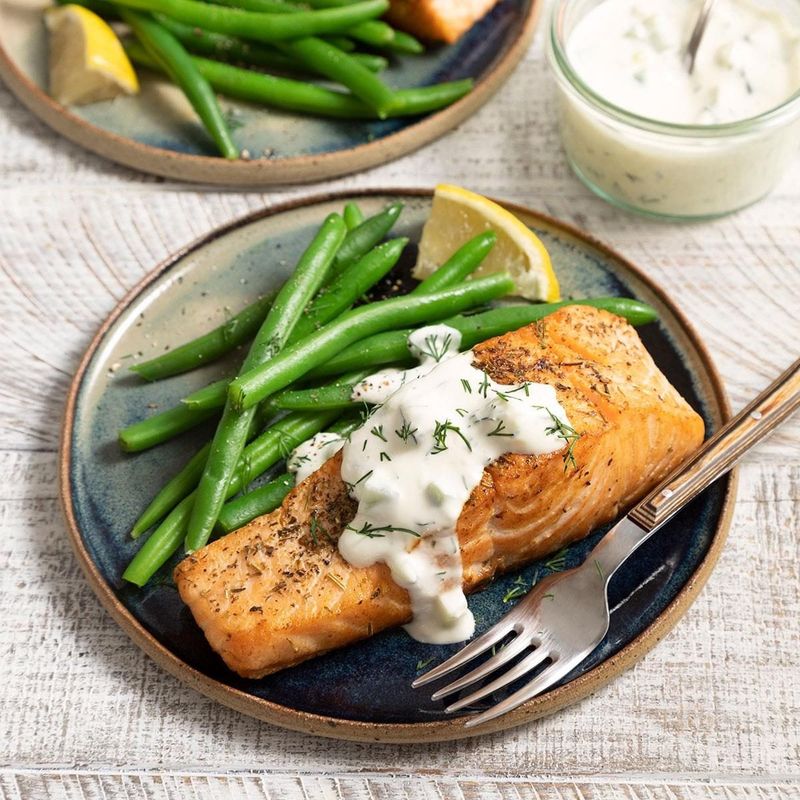 Grilled Salmon With Cucumber Dill Sauce